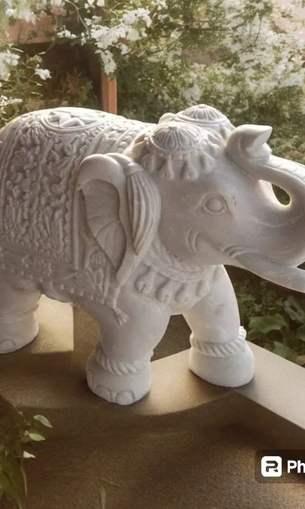 Royal carved marble elephant statue